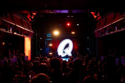 Bühne im Quatsch Comedy Club in Berlin