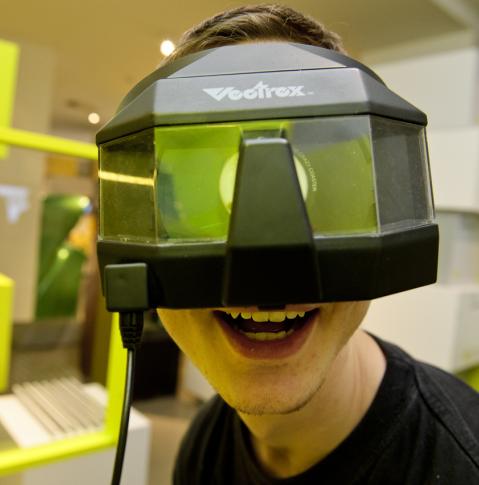 ein Mann mit 3D Brille 