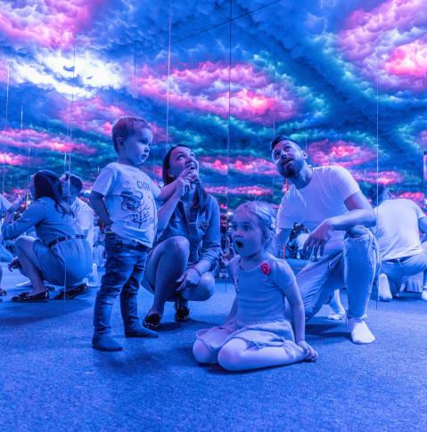 una famiglia al Museo DeJa Vu 