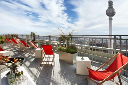 Ausblick von der Park Inn Dachterrasse bei Tag